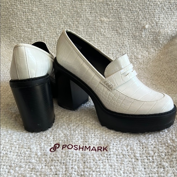 Madden Girl White and Black Flats with Modern Platform - Picture 4 of 4